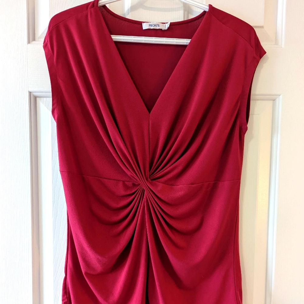 Ricki's Majenta Top